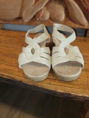 White Mt. Lucia Size 9.5W Cream Faux Leather Strappy 2" Cork Wedge Sandals